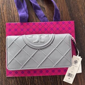 NWT Fleming soft grained Tori Burch wallet